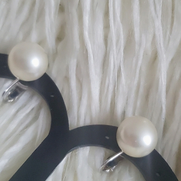 Trifari Silver Tone Stud Pearl Clip on Earrings. 🌴 - Picture 3 of 5
